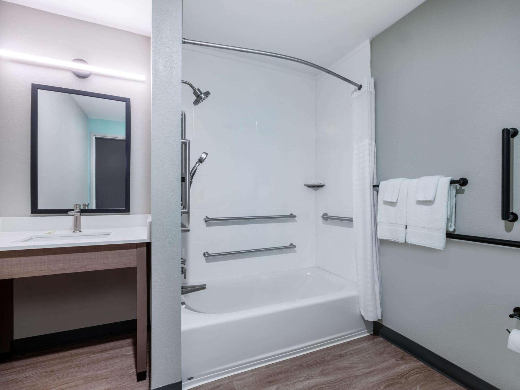 Echo Suites Extended Stay By Wyndham Indianapolis Ameriplex Bagian luar foto