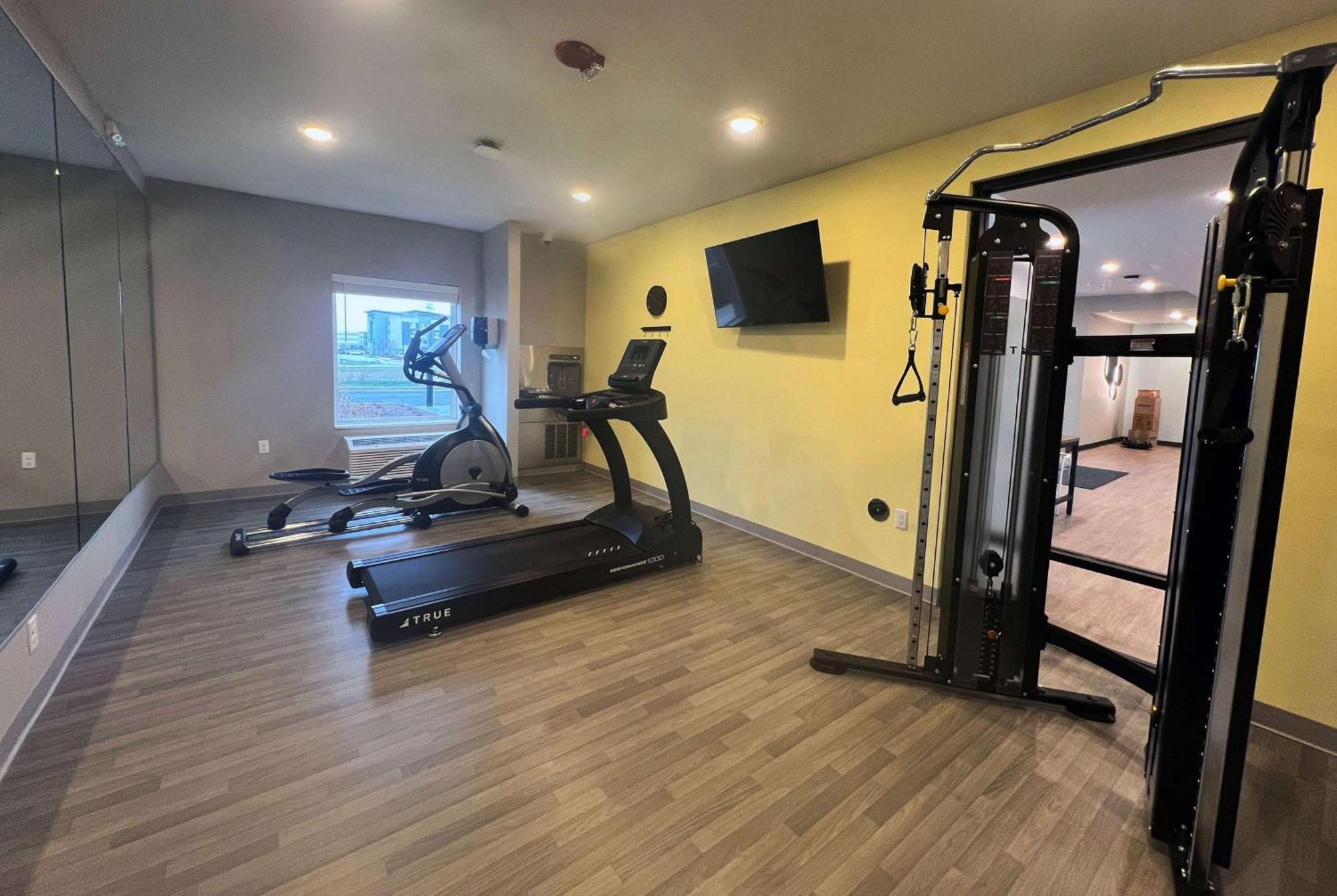 Echo Suites Extended Stay By Wyndham Indianapolis Ameriplex Bagian luar foto